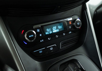 Подержанный автомобиль Ford Kuga 2014 года (16 фото)