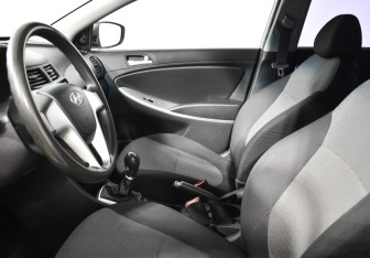 Подержанный автомобиль Hyundai Solaris Sedan 2012 года (10 фото)