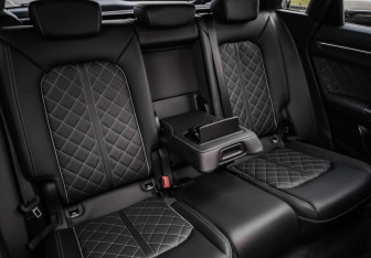 Подержанный автомобиль Audi Q3 2024 года (33 фото)