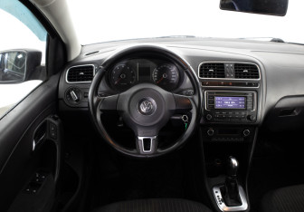 Подержанный автомобиль Volkswagen Polo Sedan 2013 года (6 фото)