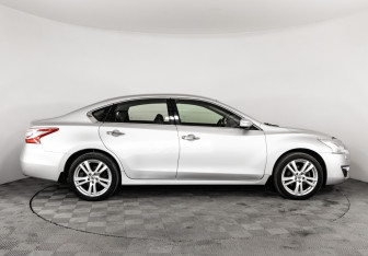 Подержанный автомобиль Nissan Teana 2014 года (6 фото)