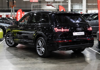 Подержанный автомобиль Audi Q7 2018 года (11 фото)