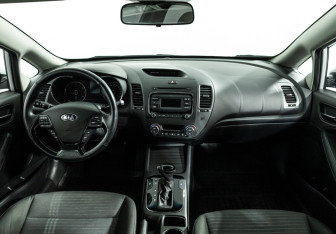 Подержанный автомобиль Kia Cerato Sedan 2019 года (13 фото)