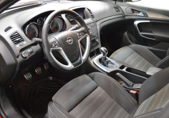 Подержанный автомобиль Opel Insignia Wagon 2012 года (10 фото)