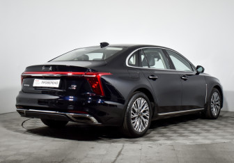 Подержанный автомобиль Hongqi H5 2024 года (6 фото)