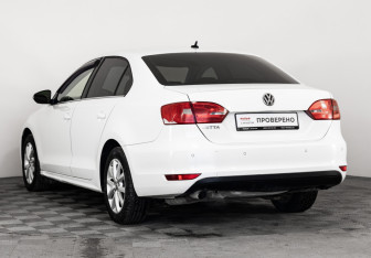Подержанный автомобиль Volkswagen Jetta Sedan 2012 года (7 фото)