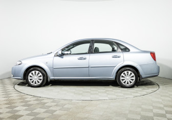 Подержанный автомобиль Daewoo Gentra Sedan 2014 года (8 фото)