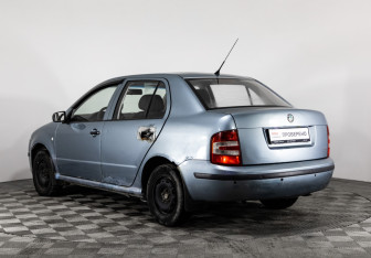 Подержанный автомобиль Skoda Fabia Hatchback 2004 года (7 фото)