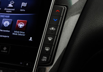 Подержанный автомобиль Infiniti Q50 2016 года (21 фото)