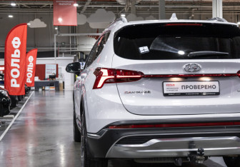 Подержанный автомобиль Hyundai Santa Fe 2021 года (10 фото)