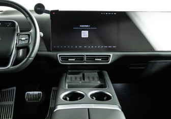 Подержанный автомобиль LiXiang L9 2024 года (14 фото)