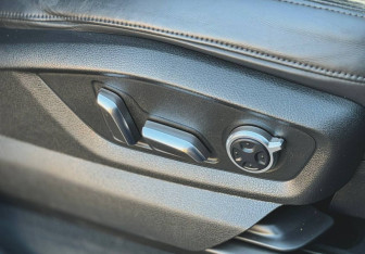 Подержанный автомобиль Audi Q7 2016 года (32 фото)