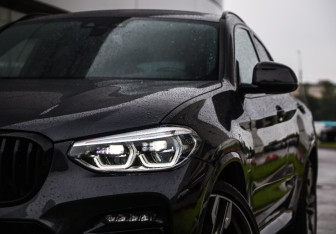 Подержанный автомобиль BMW X4 2021 года (2 фото)