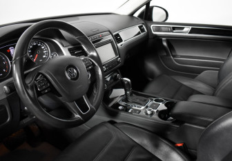 Подержанный автомобиль Volkswagen Touareg 2016 года (9 фото)