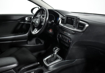 Подержанный автомобиль Kia Ceed Hatchback 2018 года (13 фото)