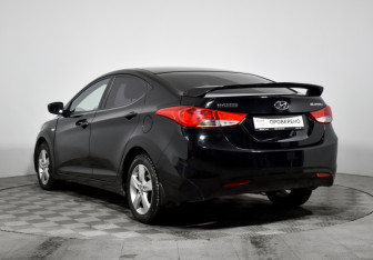 Подержанный автомобиль Hyundai Elantra Sedan 2013 года (7 фото)
