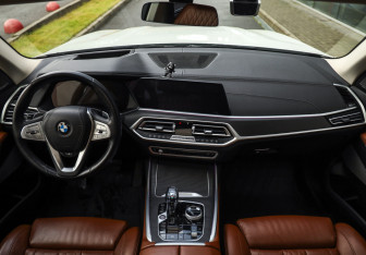 Подержанный автомобиль BMW X7 2020 года (11 фото)