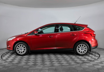 Подержанный автомобиль Ford Focus Hatchback 2011 года (8 фото)