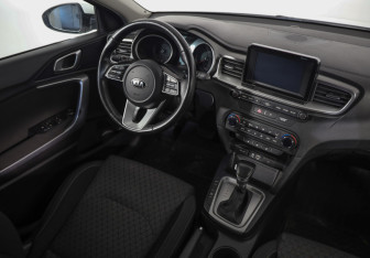 Подержанный автомобиль Kia Ceed Wagon 2019 года (8 фото)