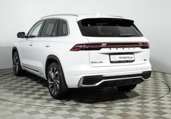 Подержанный автомобиль Geely Monjaro 2024 года (7 фото)