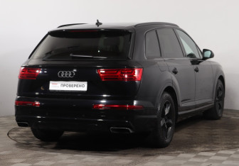 Подержанный автомобиль Audi Q7 2015 года (3 фото)