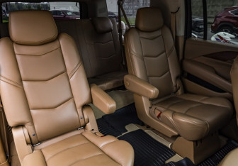 Подержанный автомобиль Cadillac Escalade Suv 2015 года (11 фото)