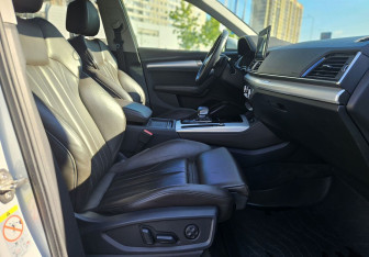 Подержанный автомобиль Audi Q5 2021 года (10 фото)