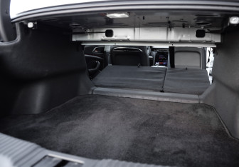 Подержанный автомобиль Hongqi H5 2023 года (35 фото)