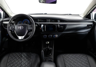 Подержанный автомобиль Toyota Corolla Sedan 2014 года (10 фото)