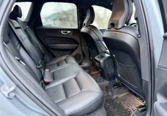 Подержанный автомобиль Volvo XC60 2019 года (15 фото)
