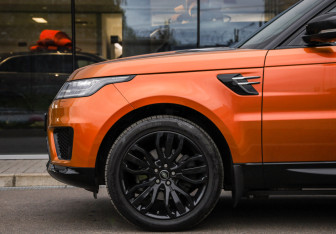 Подержанный автомобиль Land Rover Range Rover Sport 2018 года (10 фото)