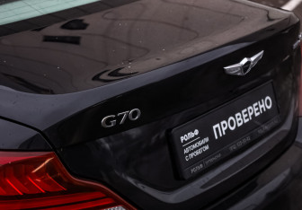 Подержанный автомобиль Genesis G70 2019 года (8 фото)