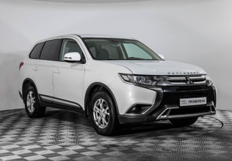 Подержанный автомобиль Mitsubishi Outlander 2018 года (3 фото)