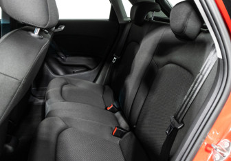 Подержанный автомобиль Audi A1 2016 года (10 фото)