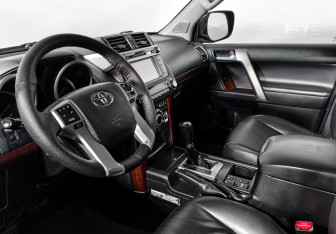 Подержанный автомобиль Toyota Land Cruiser Prado 2015 года (9 фото)