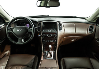 Подержанный автомобиль Infiniti EX 2012 года (16 фото)