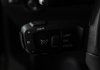 Подержанный автомобиль DS 7 Crossback 2020 года (22 фото)