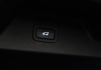 Подержанный автомобиль Land Rover Range Rover 2018 года (21 фото)