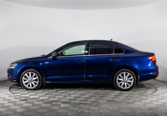 Подержанный автомобиль Volkswagen Jetta Sedan 2011 года (8 фото)