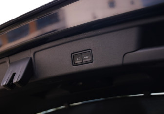 Подержанный автомобиль Volkswagen Touareg 2020 года (32 фото)