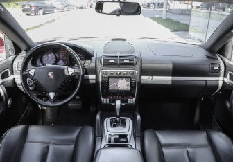 Подержанный автомобиль Porsche Cayenne 2007 года (12 фото)