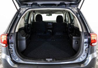 Подержанный автомобиль Mitsubishi Outlander 2019 года (25 фото)