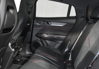 Подержанный автомобиль Lynk&Co 05 2023 года (12 фото)