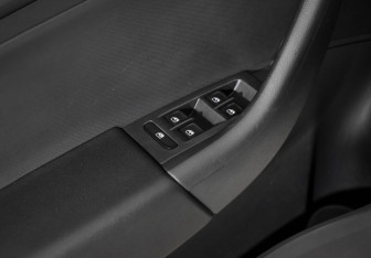 Подержанный автомобиль Skoda Rapid Liftback 2015 года (12 фото)