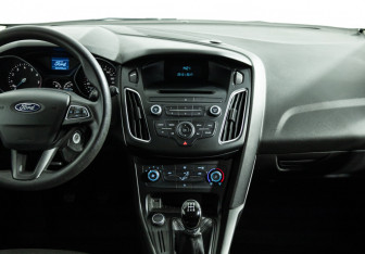 Подержанный автомобиль Ford Focus Hatchback 2017 года (14 фото)