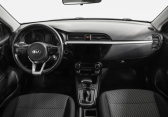 Подержанный автомобиль Kia Rio Hatchback 2017 года (10 фото)