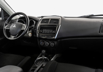 Подержанный автомобиль Mitsubishi ASX 2013 года (9 фото)