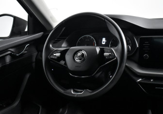 Подержанный автомобиль Skoda Octavia Liftback 2020 года (15 фото)