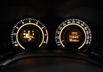 Подержанный автомобиль Toyota Corolla Sedan 2011 года (12 фото)