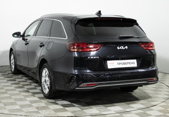 Подержанный автомобиль Kia Ceed Wagon 2022 года (7 фото)